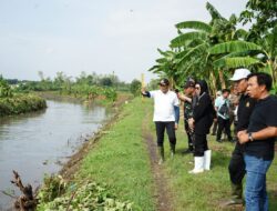 Pimpin Jihad Rawat Kali di Sungai Desa Klurak, Plt. Bupati Sidoarjo: Ini Bentuk Komitmen Bersama untuk Mencegah Banjir