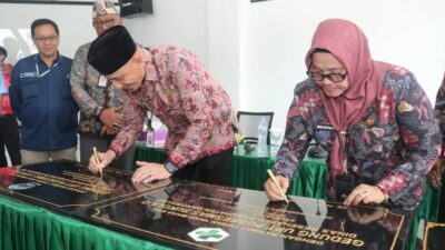 Pj Bupati Bangkalan, Dr. Arief M. Edie, M.Si, meresmikan gedung baru UPT Puskesmas Sukolilo dan UPT Puskesmas Bangkalan