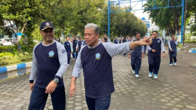 Foto: Rektor Baru UHT Laksanakan Jalan Santai yang Pertama Kali Bersama Sivitas Akademika