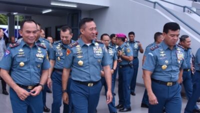 Foto : Dankodiklatal Dampingi Kasal Resmikan Sarpras TNI AL di Pasiran Surabaya