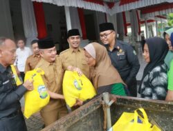 Bupati Bangkalan dan PUDAM Sumber Sejahtera Salurkan Bantuan Sosial untuk Pasukan Kuning
