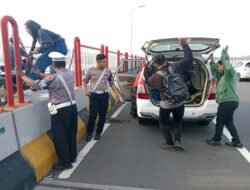 Kesigapan Satlantas Polres Bangkalan Dalam Menolong Korban Kecelakaan di Jalur Suramadu