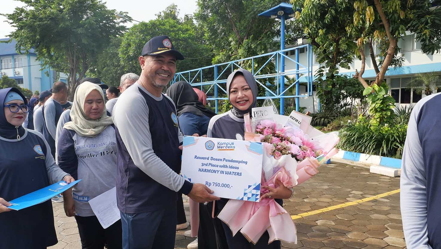 Prestasi Gemilang! UHT Beri Apresiasi untuk Mahasiswa dan Dosen Berprestasi