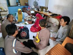 Polri Peduli: Kapolsek Asemrowo Kunjungi Warga yang Menderita Stroke dan Guru Ngaji yang Lumpuh