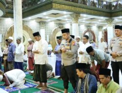 Kapolres Bangkalan Gelar Shalat Tarawih Bersama dengan Warga Jalin Silaturahmi