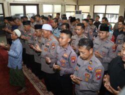 Duka Cita Mendalam: Polres Pelabuhan Tanjung Perak Gelar Sholat Gaib untuk 3 Personel Gugur dari Polres Way Kanan