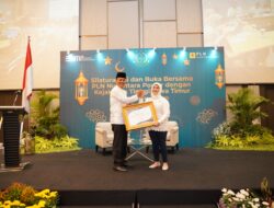 Dirut PLN NP Beri Penghargaan Kajati Jatim