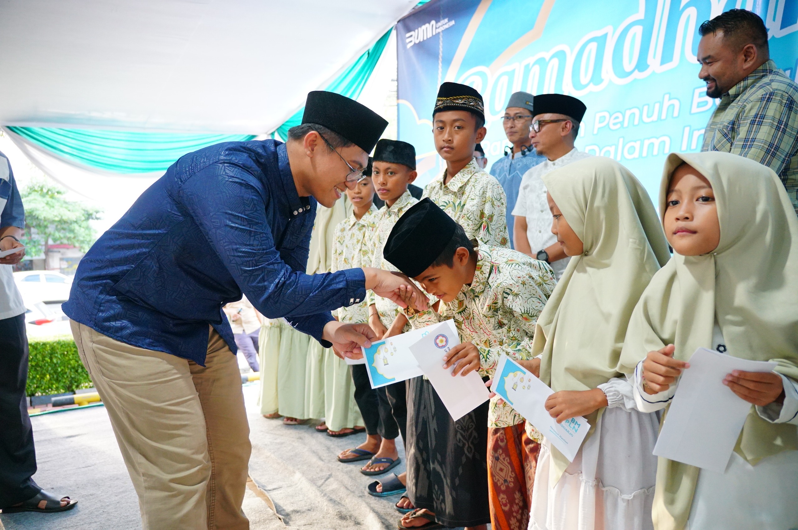 Raih Berkah Ramadhan Melalui Berbagi, Wujud Kepedulian PLN Kepada Lingkungan Sekitar