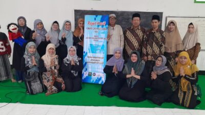 Keterangan Gambar: Komunitas Guru dan Penulis Sidoarjo (KGPS) sudah melaksanakan kegiatan Rajut Kasihan bersama anak-anak Panti Asuhan Mahadul Aitam Sidoarjo.