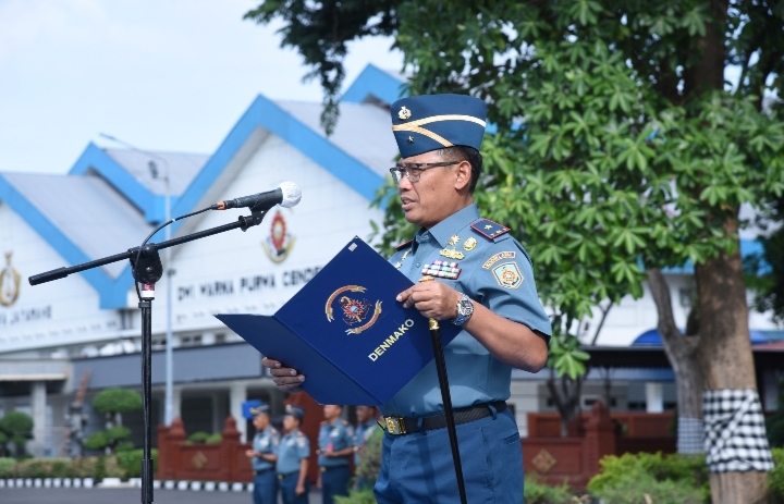 Foto : Dankodikdukum Kodiklatal Pimpin Upacara Bendera