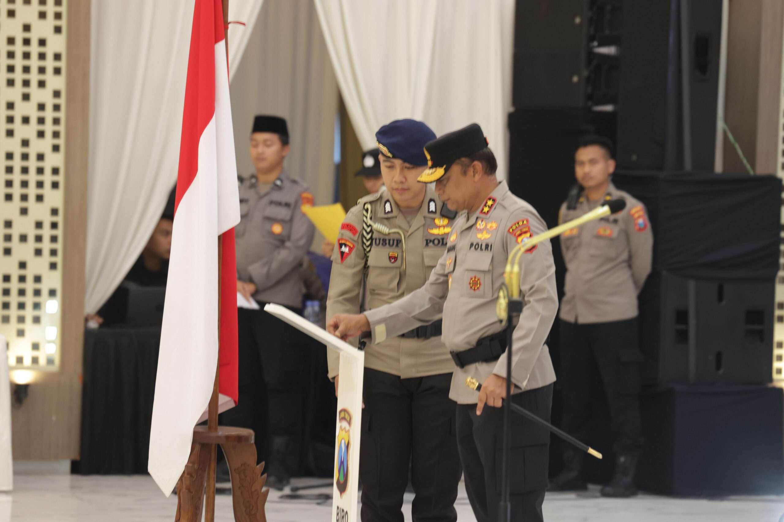 Keterangan Gambar: Kapolda Jatim Pimpin Sertijab Pejabat Utama dan Sejumlah Kapolres
