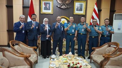 Rektor Universitas Hang Tuah Kunjungi Pangkoarmada II, Perkuat Sinergi Pendidikan Maritim dan SDM Unggul
