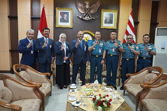 Rektor Universitas Hang Tuah Kunjungi Pangkoarmada II, Perkuat Sinergi Pendidikan Maritim dan SDM Unggul