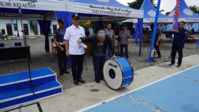 Assalamualaikum Selamat Sore Komandan Mohon izin 🙏 Berkenan memberikan koreksinya terkait aturan pemberian SP2HP berikut ini ada yg salah Aturannya dalam pemberian SP2HP, berdasarkan laman polri.go.id, waktu pemberian SP2HP pada tingkat penyidikan untuk kasus ringan, diberikan pada hari ke-10, 20 dan 30. Kasus sedang diberikan pada hari ke-15, 30, 45 dan 60. Kasus sulit diberikan pada hari ke-15, 30, 45, 60, 75 dan 90. Kasus sangat sulit diberikan pada hari 20, 40, 60, 80, 100 dan 120. Pelapor berhak mengetahui perkembangan kasusnya sesuai Pasal 11 ayat (1) huruf a Perkap Nomor 21 Tahun 2011 dan penyidik wajib memberikan informasi perkembangan penyidikan sesuai Pasal 12 huruf c Perkap Nomor 16 Tahun 2010. Apabila penyidik menolak memberikan SP2HP, pelapor dapat melaporkannya kepada atasan penyidik dan apabila atasan penyidik tidak mengindahkan laporan, pelapor dapat melaporkannya ke Divisi Propam Kepolisian Daerah