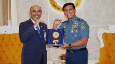 UHT Tawarkan Program RPL untuk Personel TNI AL dalam Kunjungan ke AAL