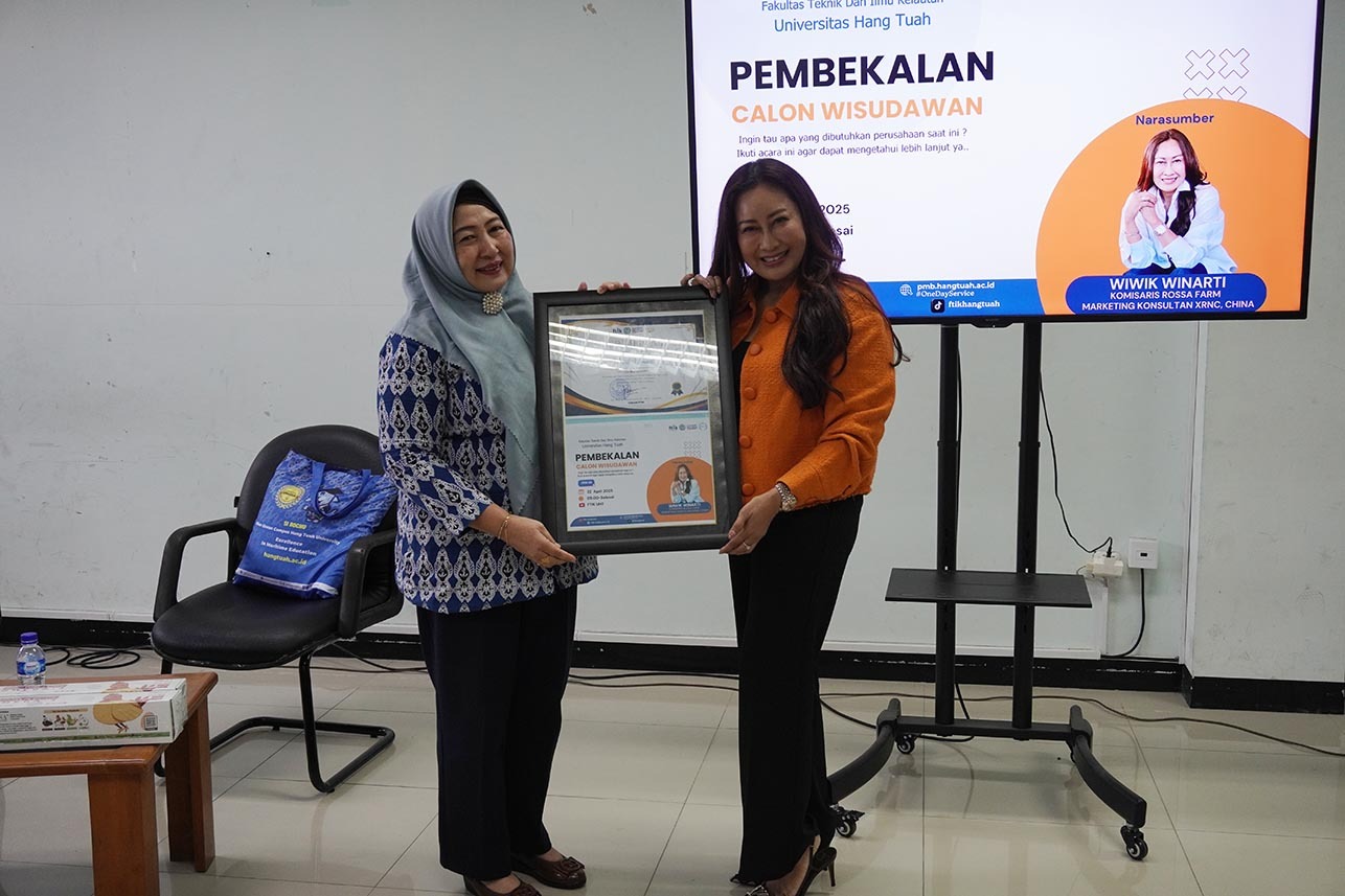 Gelar Pembekalan Wisudawan, FTIK Universitas Hang Tuah Hadirkan Wiwik Winarti: Bangun Personal Branding, Siap Hadapi Dunia Kerja