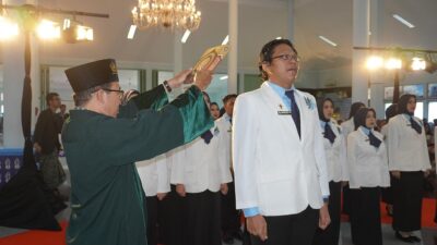 Sejarah Baru: Sumpah Apoteker Perdana Fakultas Farmasi Universitas Hang Tuah Digelar di GSG Jalan Arif Rahman Hakim