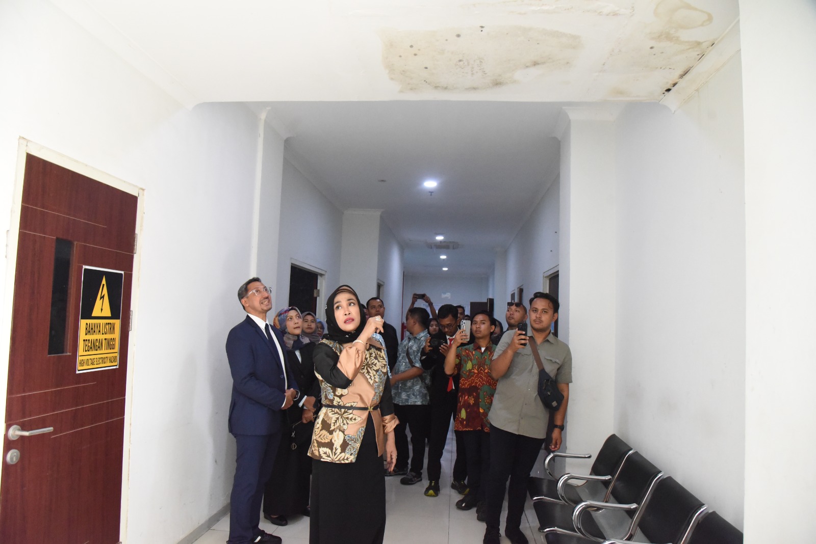 Sidak Pelayanan RSUD Sibar, Wabup Sidoarjo Jumpai Pengerjaan Lantai IGD Mengecewakan