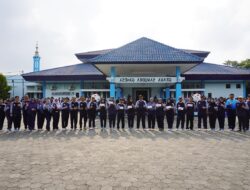 Rektor UHT Pimpin Olahraga Bersama dan Rayakan Ulang Tahun Pegawai