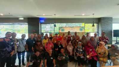 Keterangan Gambar: Pertemuan Para Tokoh di Reuni Lintas Angkatan Stikosa AWS.