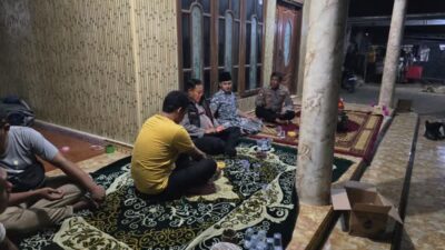 Keterangan Gambar: Wakapolres Bangkalan dan Kapolsek Pimpin Sterilisasi TKP Saat Massa Geruduk Puskesmas