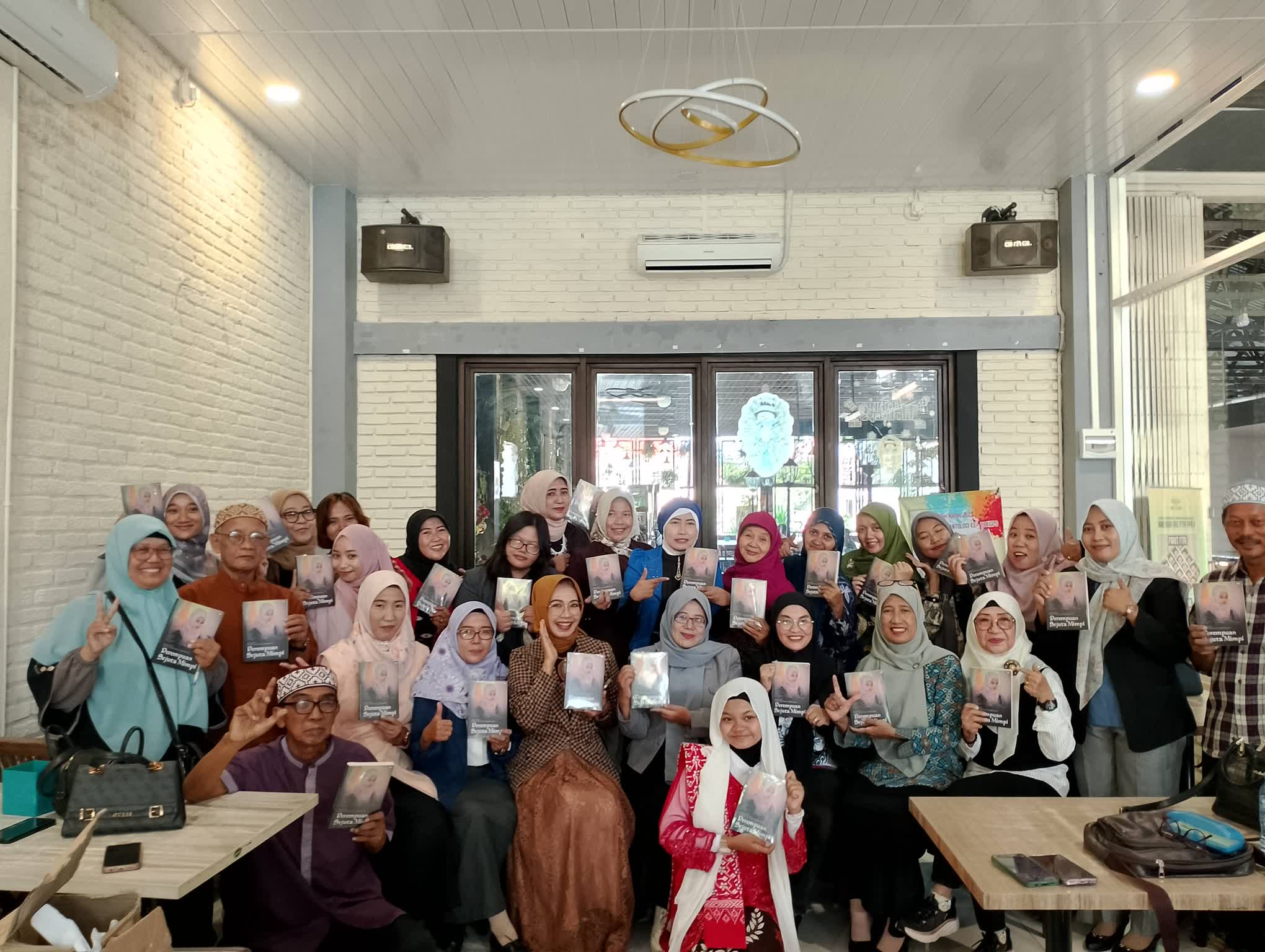 Keterangan Gambar : Perempuan Sejuta Mimpi dari Komunitas Guru