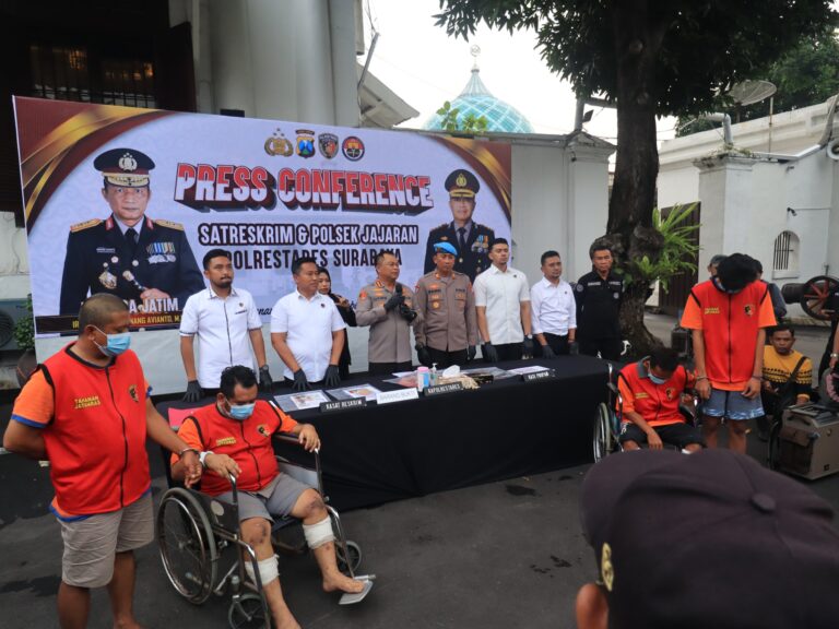 Perampokan Sadis Driver Online di Surabaya Ditembak 2 Betisnya 