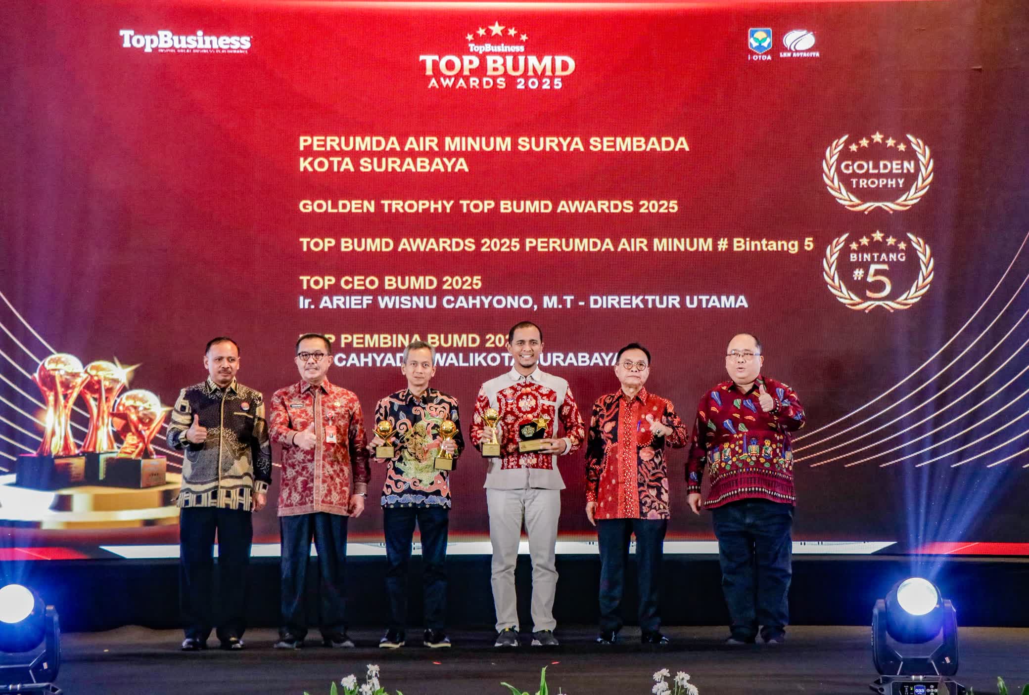 Keterangan Gambar: Perumda Air Minum Surya Sembada Kota Surabaya Raih Golden Trophy TOP BUMD Awards 2025