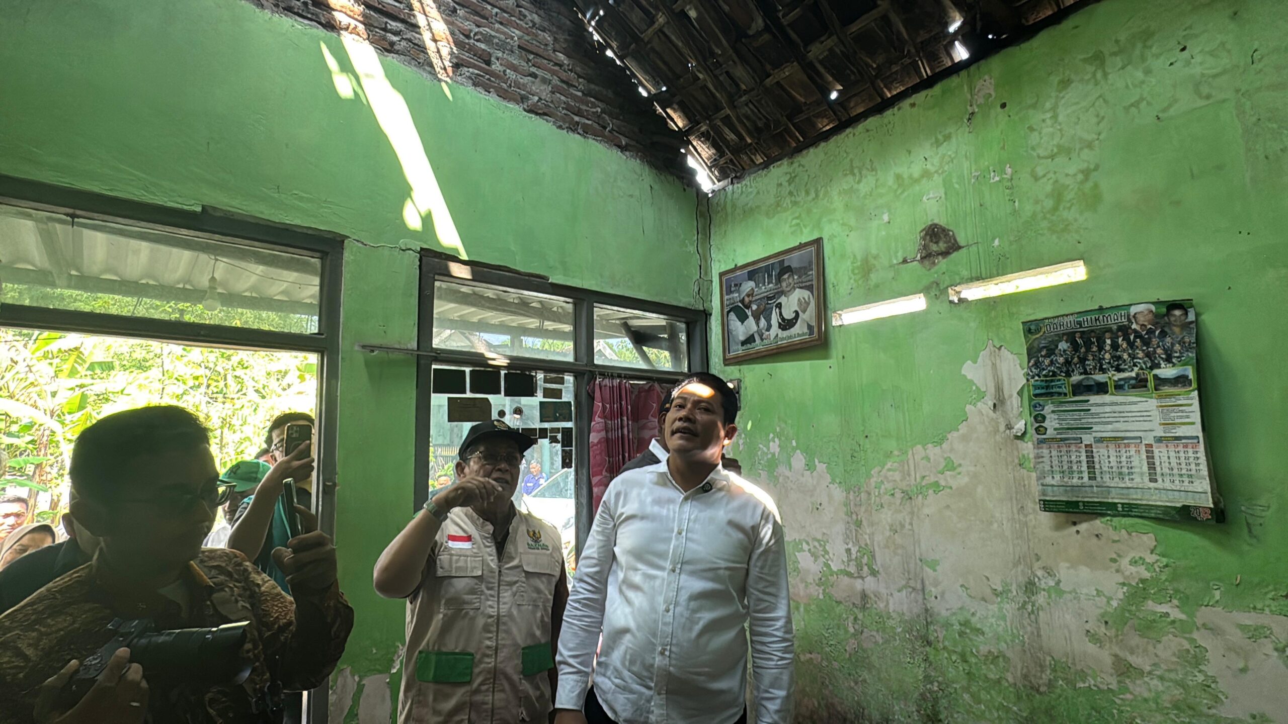 Bupati Sidoarjo Subandi Kembali Bantu Warga Renovasi Rumah