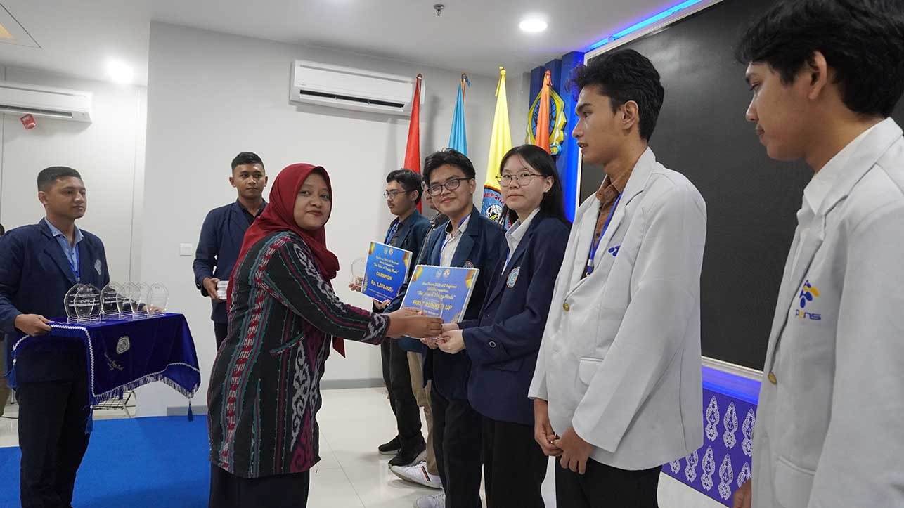 "Blue Ocean 2025: Debat Regional UHT Tegaskan Semangat Intelektual dan Kolaboratif Mahasiswa"
