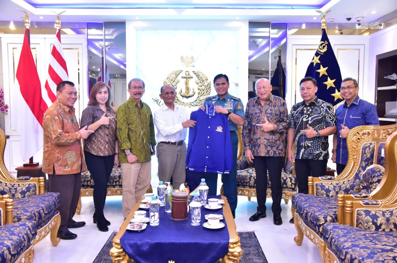 Keterangan foto: Ketua HNSI Munas Bogor, Laksamana (Purn) Sumardjono dan para pengurus inti saat audensi dng KSAL Laksamana TNI M.Alie di Mabes Cilangkap, Jumat 13 Oktober 2023.