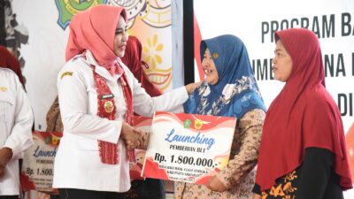 Pemkab Sidoarjo Bagikan BLT Kepada Buruh Pabrik Rokok Sidoarjo