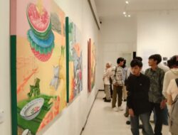 Soiful “Sampang” Abadikan Desanya Jadi Lukisan Surealis