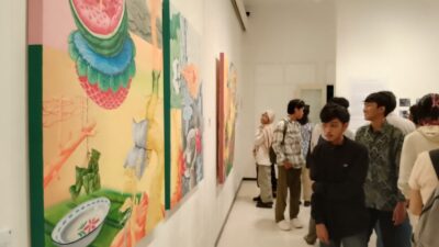 Keterangan Foto: Soiful "Sampang" Abadikan Desanya Jadi Lukisan Surealis