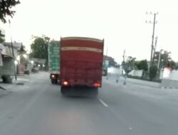 Gawat! Diduga Truck Colt Diesel Bermuatan Minyak Mentah Ilegal Jalan Negara Provinsi Aceh- Sumatera Terang-Terangan Mengangkut di Pagi Hari