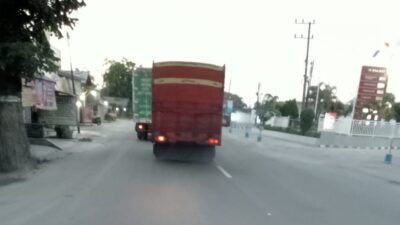 Keterangan Foto: Truck Colt Diesel yang Bermuatan Minyak Mentah ilegal di Jalan Nggara Aceh -Sumatera