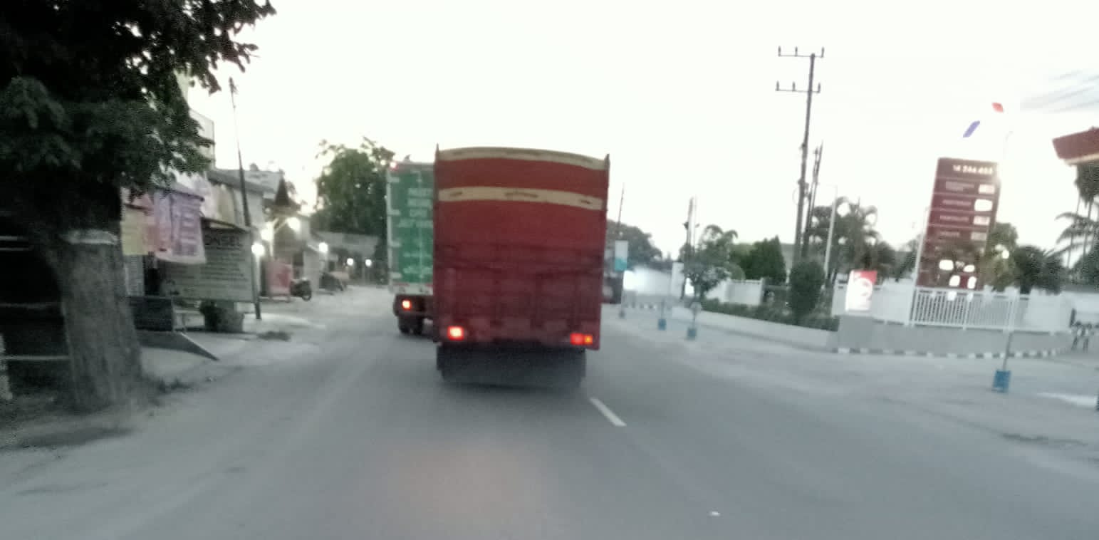 Keterangan Foto: Truck Colt Diesel yang Bermuatan Minyak Mentah ilegal di Jalan Nggara Aceh -Sumatera