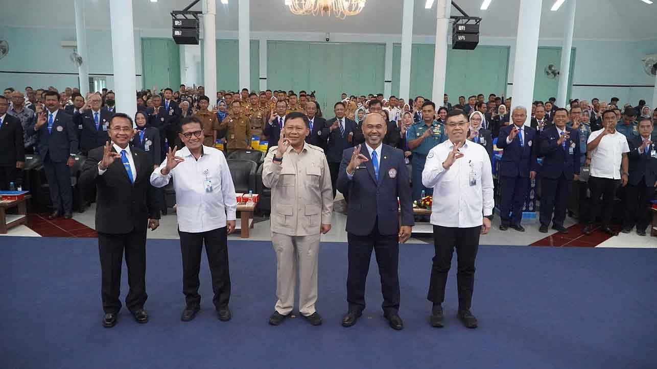 Wamen KKP RI Laksdya TNI (Purn.) Dr. Didit Herdiawan, M.P.A., M.B.A., Jadi Narasumber Studium Generale Puncak Dies Natalis ke-38 Universitas Hang Tuah