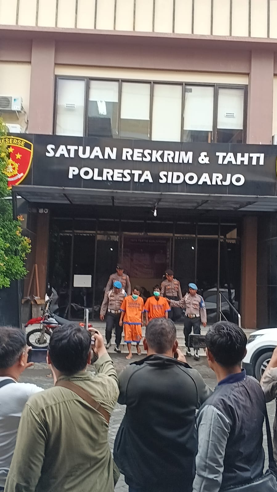 Keterangan Foto: Polresta Sidoarjo Ungkap Kasus Pencurian Mobil Pick Up Dua Pelaku Ditangkap Satu Buron