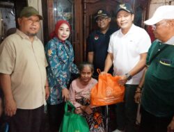 Bupati Sidoarjo Berikan Kursi Roda untuk Warga Krian, Wujud Nyata Kepedulian Pemkab untuk Masyarakat