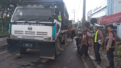 Masyarakat Laporkan ke 110 Kemacetan Arus Lalin, Polisi Sigap Datangi Lokasi