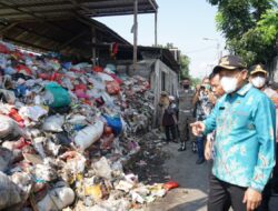 Dikeluhkan Warga, Pemkab Sidoarjo Gerak Cepat Ambil Alih Penanganan TPS3R Ngampelsari Sidoarjo