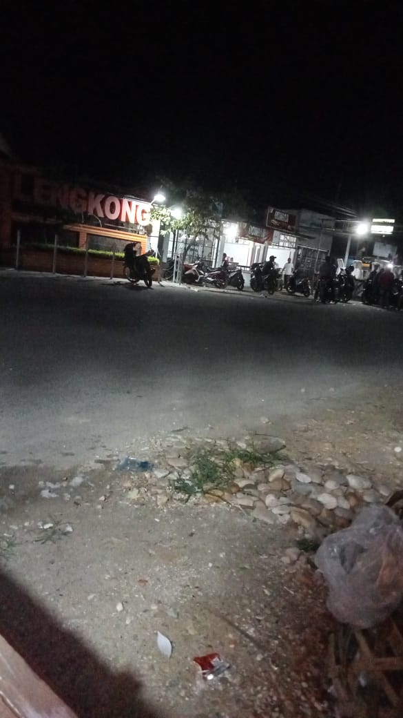 Keterangan Foto: Musik Organ Tunggal Menggema di Lengkong Hingga Larut Malam