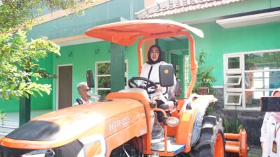 Berkunjung ke Porong, Wabup Mimik Idayana Pastikan Bantuan Alsintan Tepat Sasaran