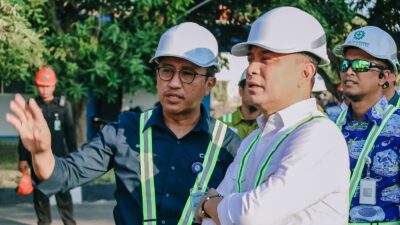 Keterangan Foto: Walikota Surabaya Eri Cahyadi bersama Direktur Utama PAM Surya Sembada Arief Wisnu Cahyono 