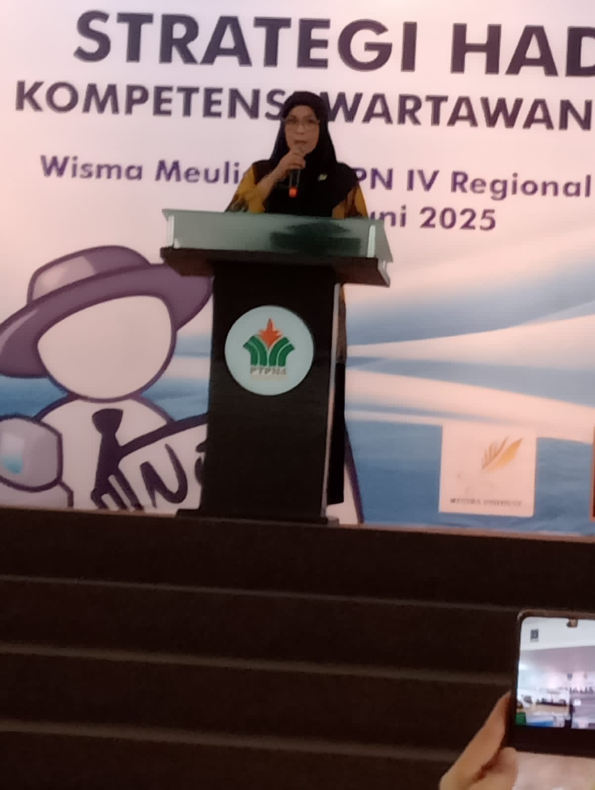 Keterangan Foto: Zuriah Selaku Asisten I Kota Langsa Resmikan Pelatihan Jurnalistik Uji Kompetensi Wartawan