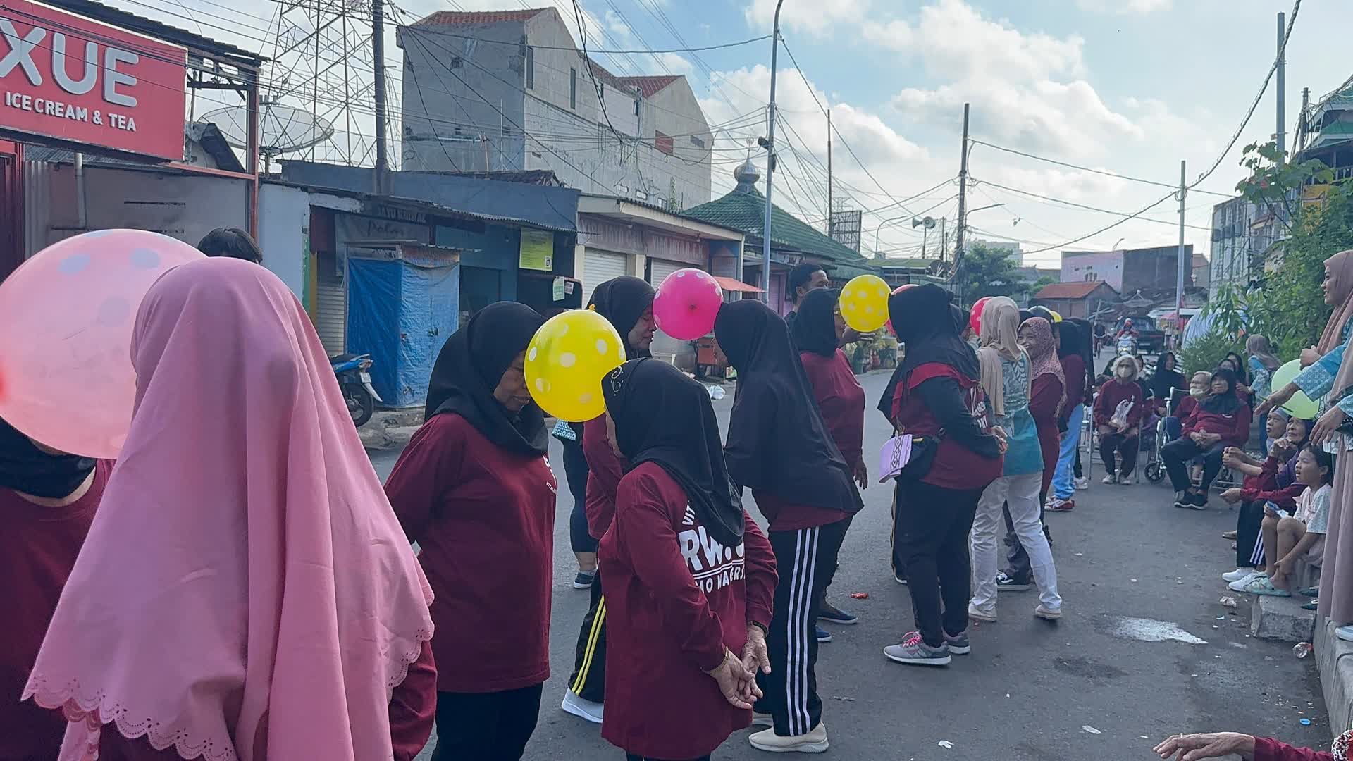 Keterangan Foto: Senam Lansia Vitalage Movement dan Lomba Balon 