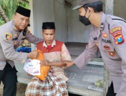 Polri Untuk Masyarakat, Polsek Kwanyar Salurkan Bansos Sebagai Bentuk Kedekatan Polri Kepada Masyarakat 