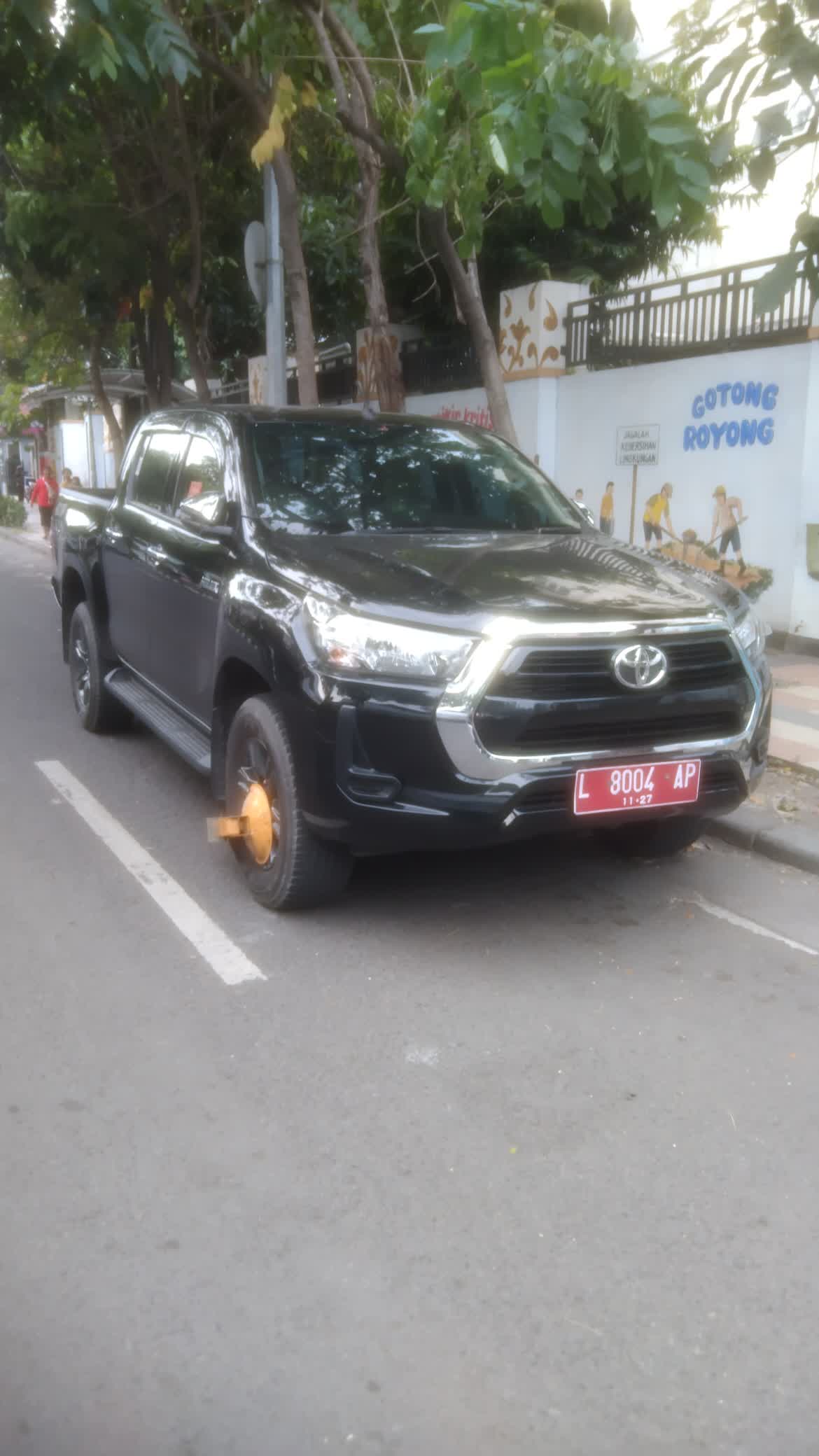 Keterangan Foto: Dishub Kota Surabaya Berikan Tindak Tegas Mobil Plat Merah Melanggar Rambu Dilarang (P)