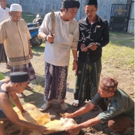 Keterangan Foto: Keluarga besar Majelis Taklim Bidzikrillah yang dipimpin oleh R.H. Gus Igham Mahfudh kembali mengadakan kegiatan tahunan dalam rangka merayakan Hari Raya Idul Adha 1446 H